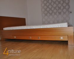 łóżko materac drewno
